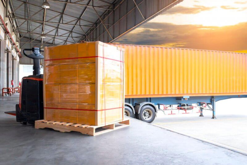 mua-anh-huong-hang-hoa-trong-container