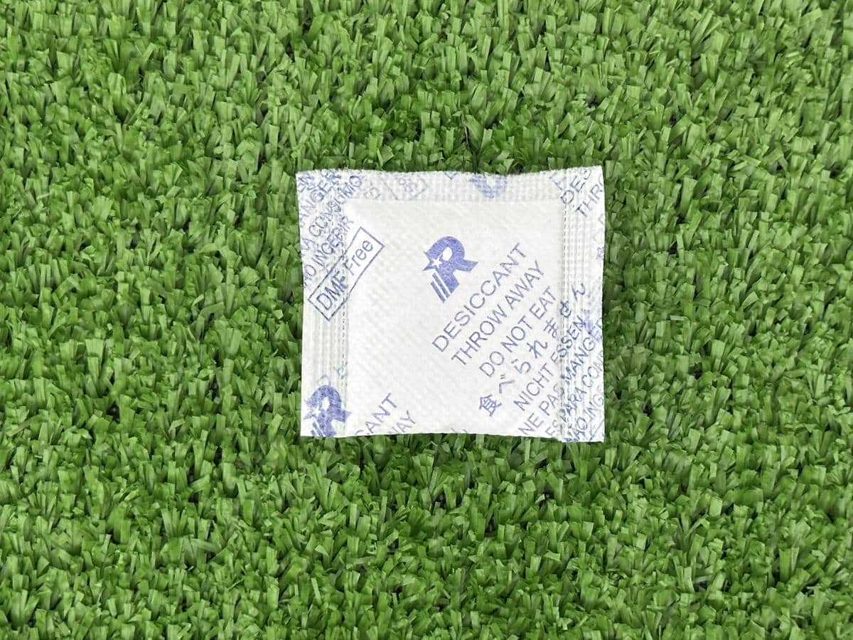 Ứng Dụng Gói Hút Ẩm Silica Gel Cho Giày Dép | Chống Ẩm – Khử Mùi Hiệu Quả